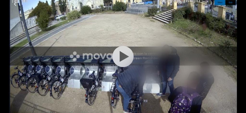 Vibo Valentia, danneggiata una postazione della ciclostazione: i responsabili ripresi dalle telecamere di videosorveglianza