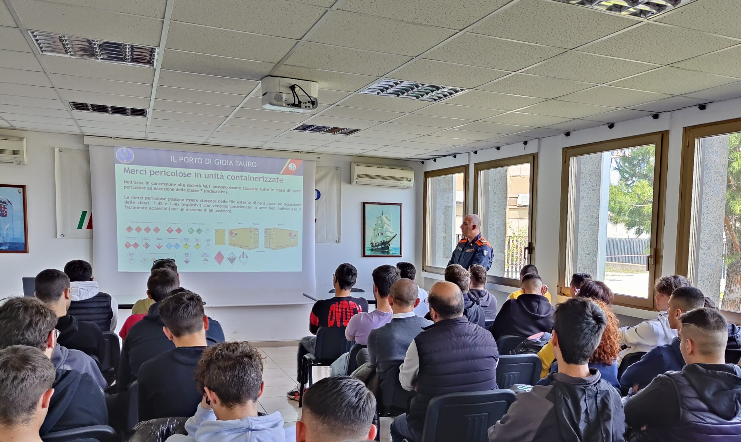 Gli allievi del Nautico di Roccella Jonica in visita alla Capitaneria di Porto di Gioia Tauro