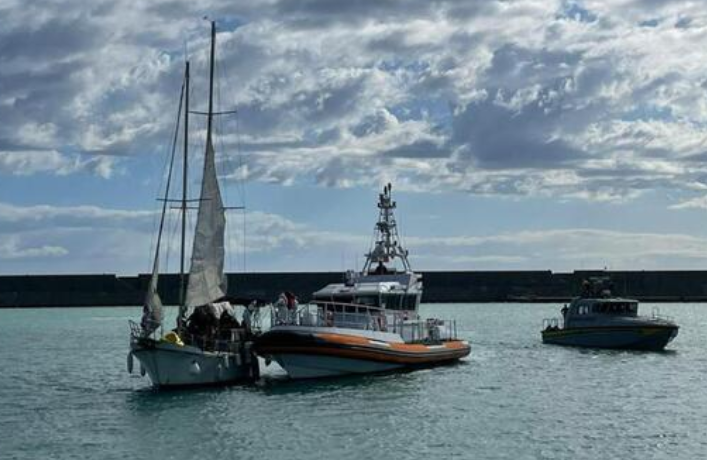 In 40 sbarcano a Crotone, migranti soccorsi in mare