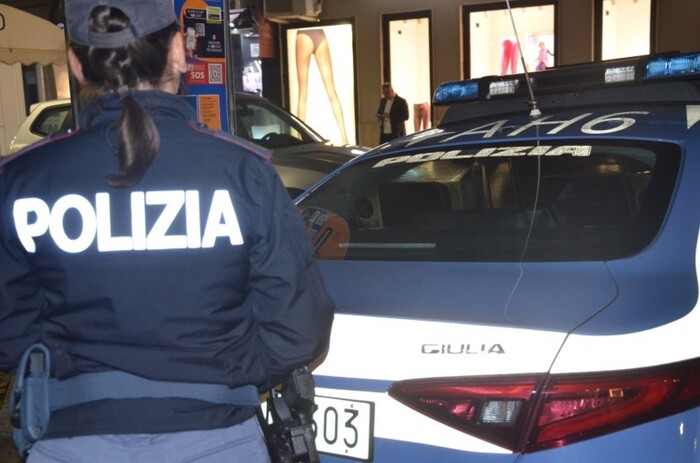 Abusi su una bimba nel Cara di Isola Capo Rizzuto, un arresto