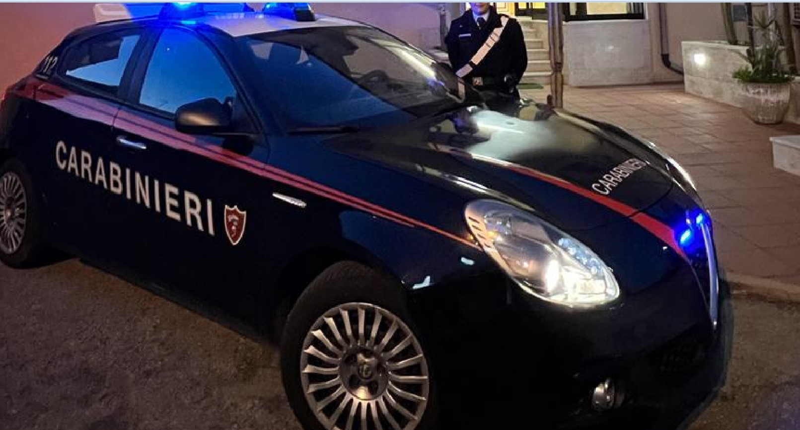 Si invaghisce di una donna, ma il sentimento non è ricambiato: finisce in manette per comportamenti persecutori