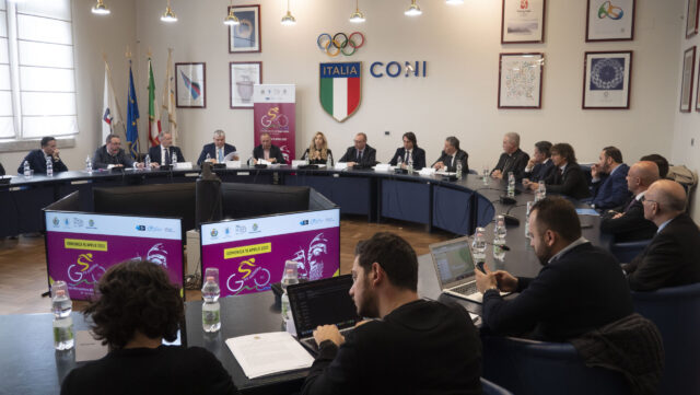 Giro Ciclistico della Città Metropolitana: a Palazzo Alvaro la presentazione della “Maglia Amaranto”