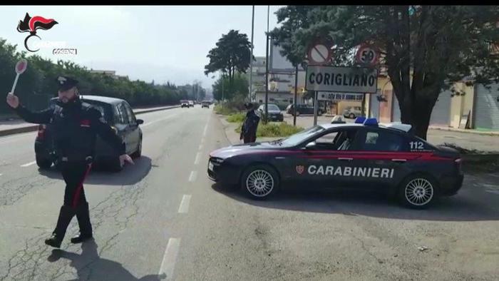 Uomo accoltellato in Calabria, forse per una rapina. Indagini per risalire ai responsabili