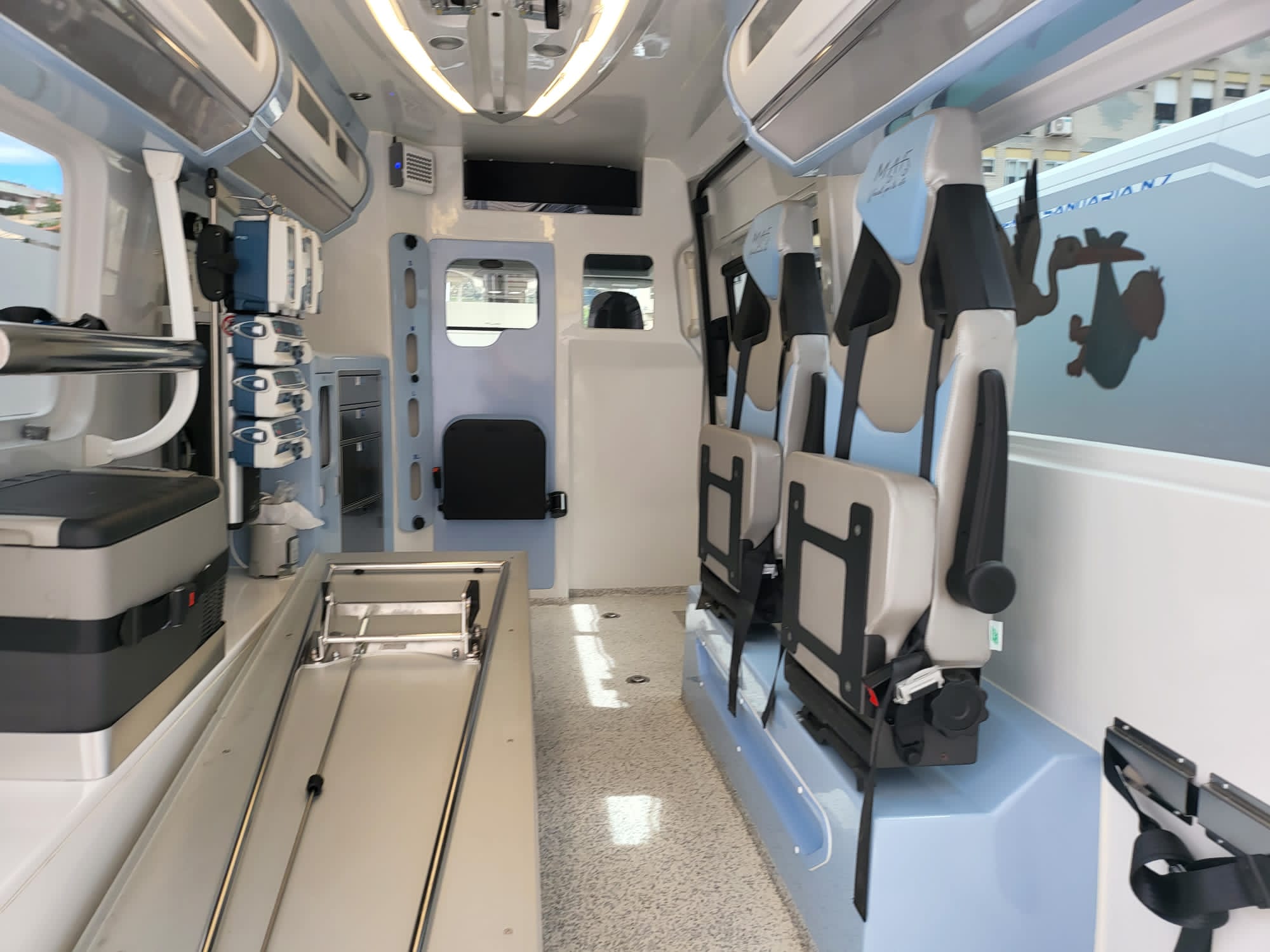 Asp Catanzaro acquista nuova ambulanza tecnologicamente avanzata per il trasporto emergenza neonatale