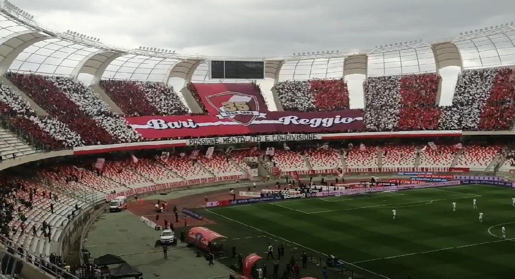 Bari-Reggina, il video della straordinaria coreografia del San Nicola (VIDEO)