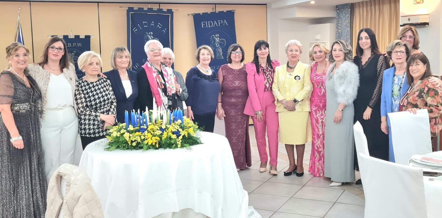 Suggestiva ed emozionante la Cerimonia delle Candele che le sezioni Fidapa di Siderno, Locri e Roccella