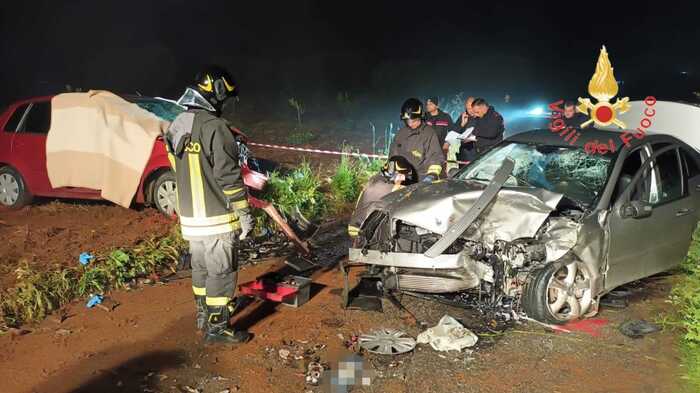 Scontro tra due auto, un morto e quattro feriti in Calabria