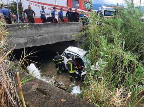 Auto in una scarpata nel Reggino, muoiono madre e figlio di 11 anni