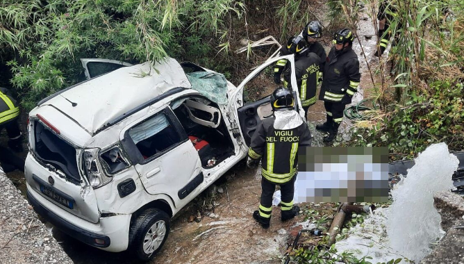 Auto in una scarpata nel Reggino: dopo la madre e il figlio muore anche la sorella di 13 anni