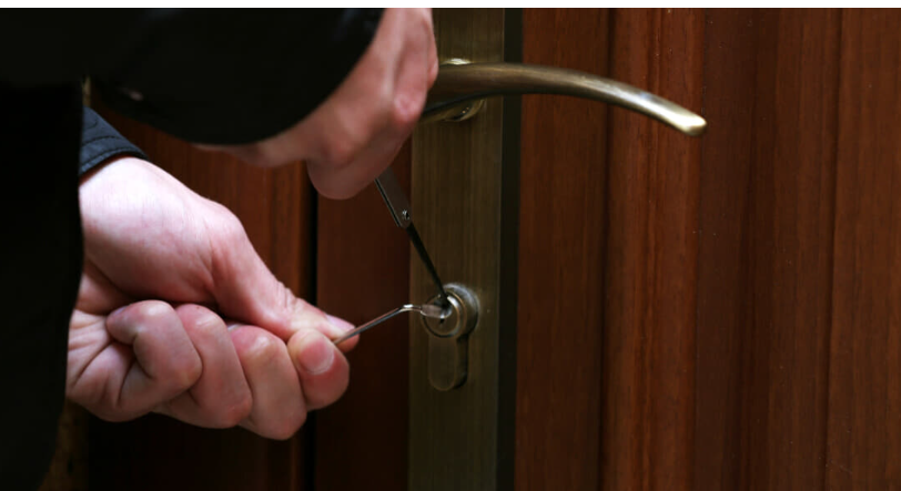 Rapina violenta in casa di coppia, tre arresti a Reggio Calabria (Il video)