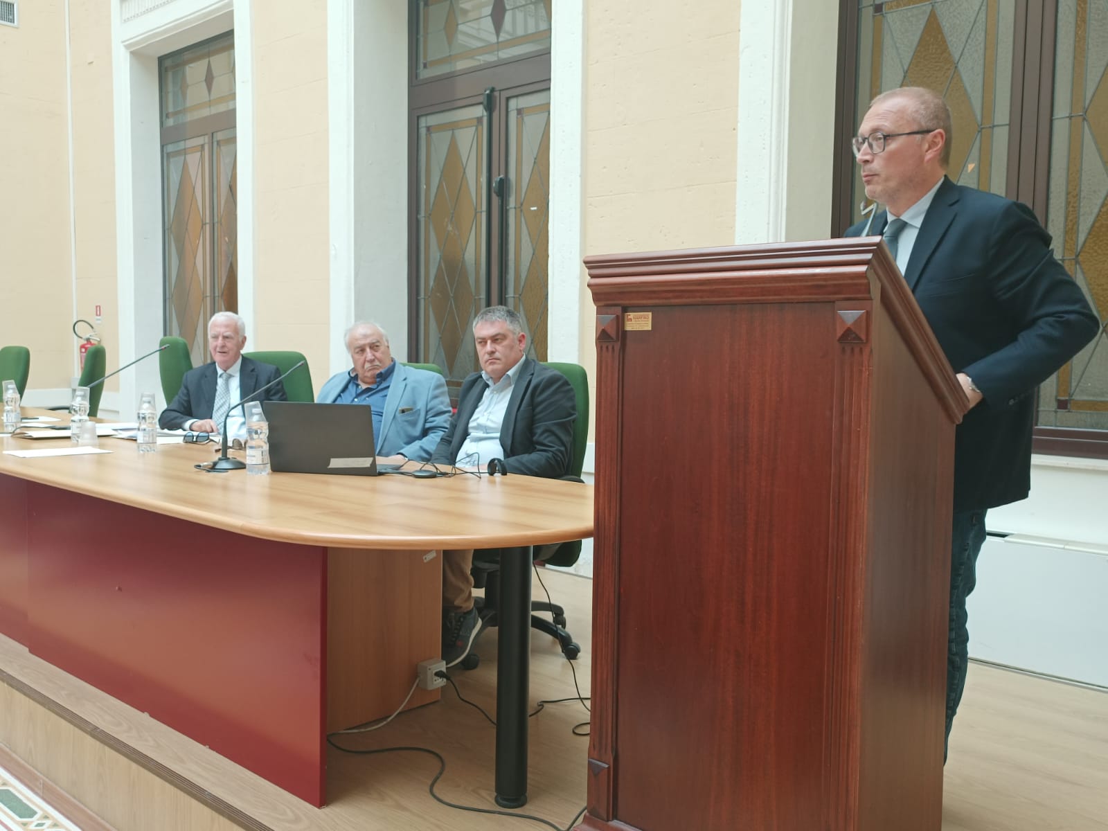 Riforma regionale dei Consorzi di Bonifica, monta la protesta a Palazzo Alvaro: “Da Regione ipotesi scelerata”