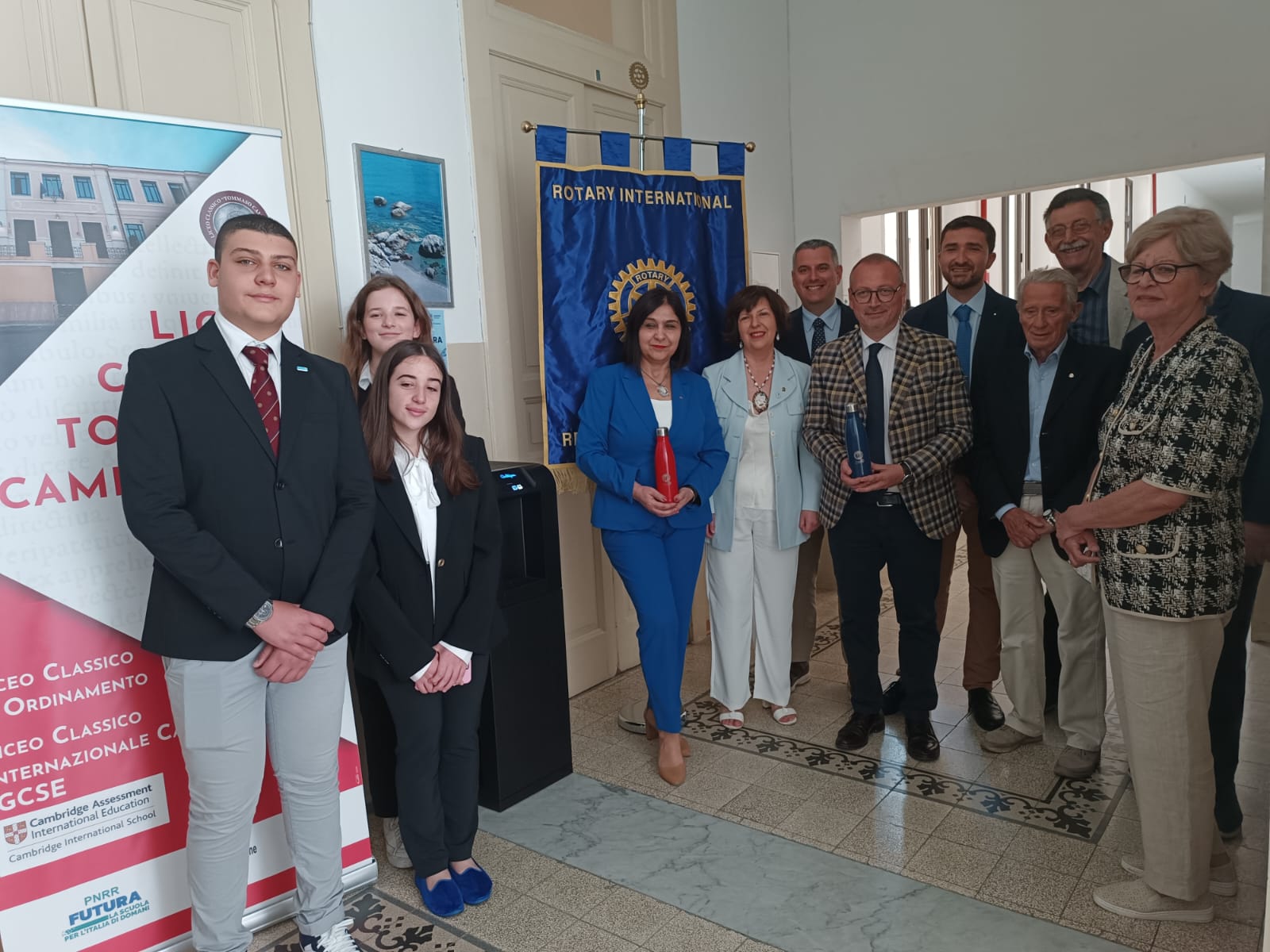 Depuratori e borracce a scuola, Rotary Club e Metrocity al Liceo Classico: “Educare i ragazzi al consumo critico e consapevole”