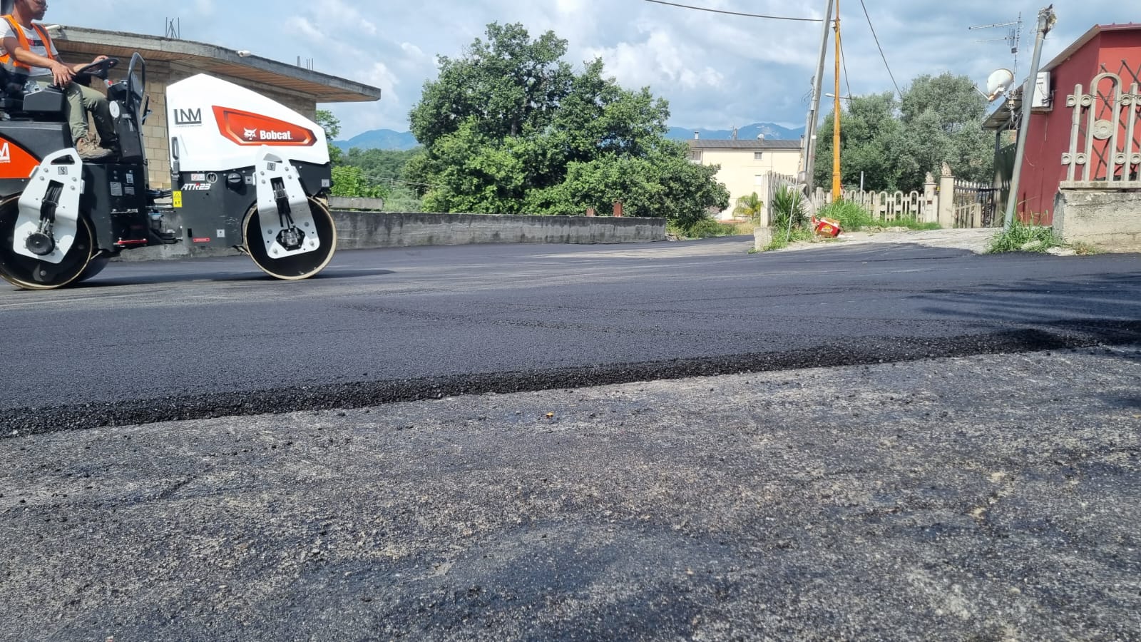 Lavori in corso per il rinnovamento del manto stradale sulla SP73 tra i Comuni di Benestare e San Luca