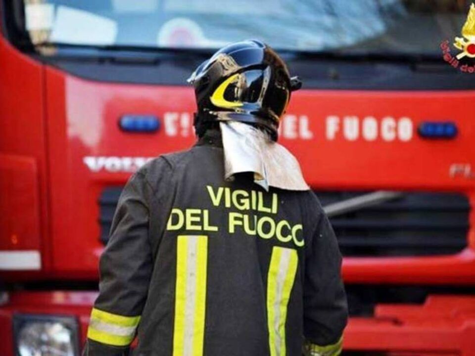 Bombola del gas esplode a Reggio Calabria: feriti due vigili del fuoco
