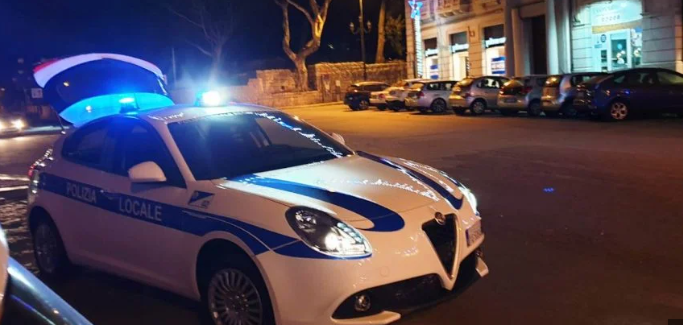 Reggio Calabria – Bimba si perde nella folla del Lungomare: ritrovata dalla Polizia Municipale