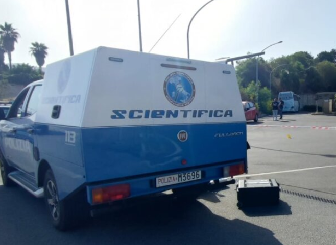 Reggio Calabria, due uomini travolti e uccisi da un camion in un’area di servizio