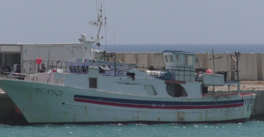 Peschereccio di Reggio Calabria con oltre 5 tonnellate di cocaina bloccato in Sicilia