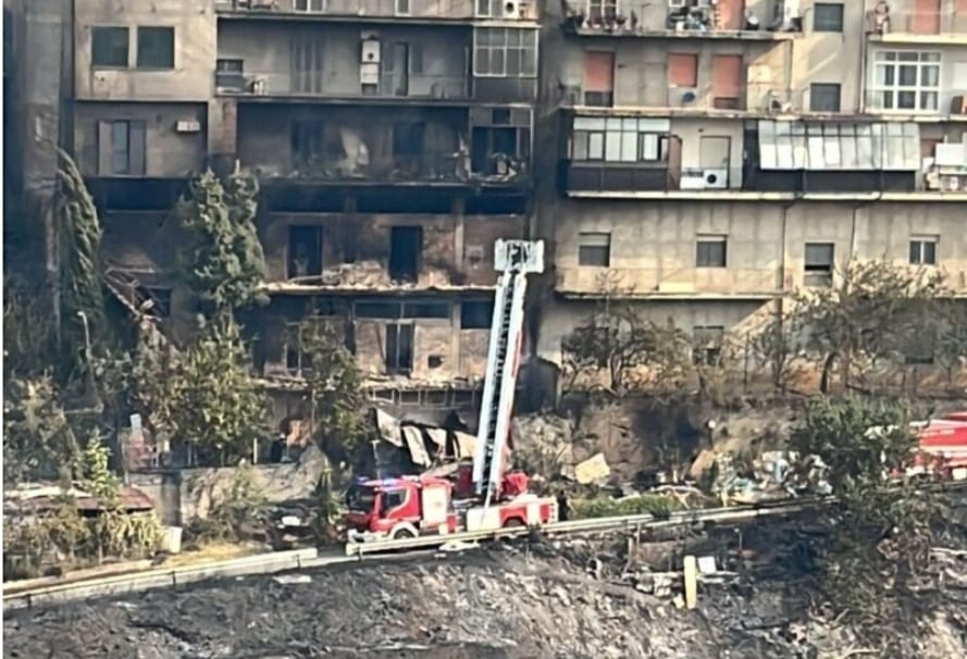 Reggio Calabria, spento l’incendio nella ex falegnameria di Mosorrofa