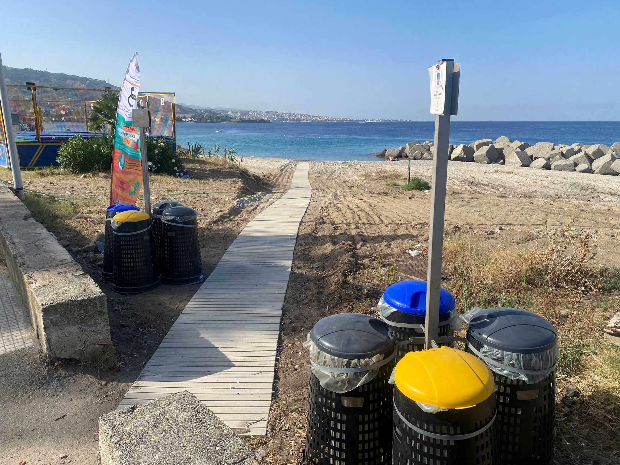Restyling dei litorali reggini: spiagge più pulite ed accessibili e cartelloni per sensibilizzare i bagnanti sul rispetto dell’ambiente