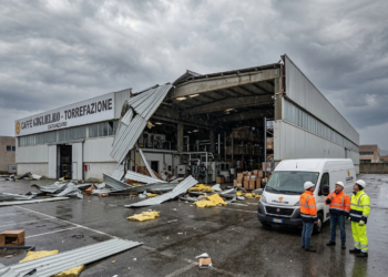 Vento e danni alle imprese, scoperchiato il capannone di Caffè Guglielmo