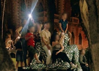 Il peso della cultura: quando l’arte a Reggio Calabria sostiene (letteralmente) il popolo